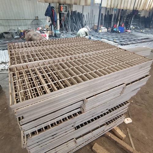 化工廠用不銹鋼鋼格板鋼格柵：防滑、防腐相結合