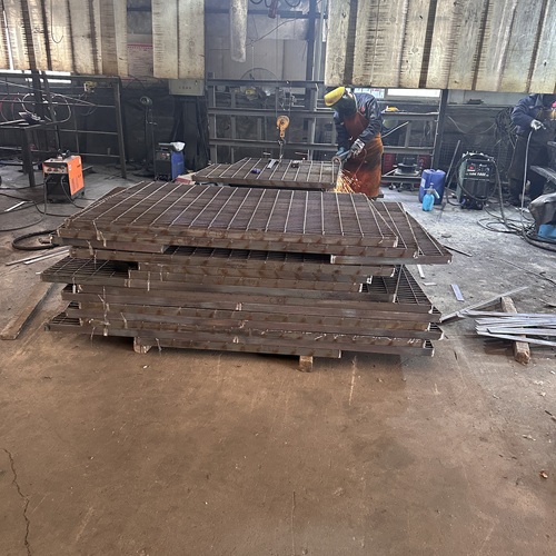 鋼格板出口市場機(jī)遇與挑戰(zhàn)并存