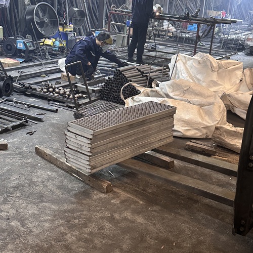 大型壓焊設備生產鋼格板質量優勢